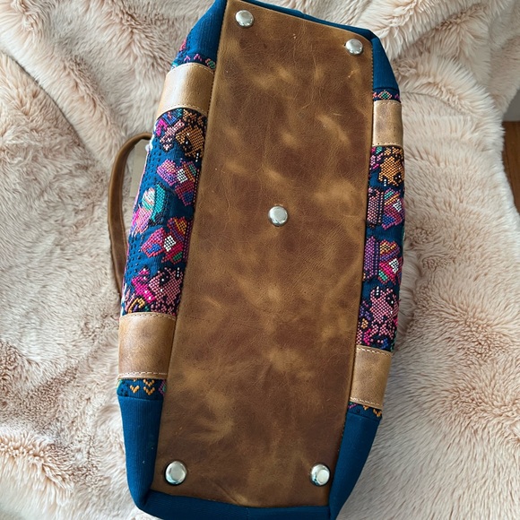 Sunday Isle Embroidered and Leather Travel Tote. BNWT - Picture 7 of 9